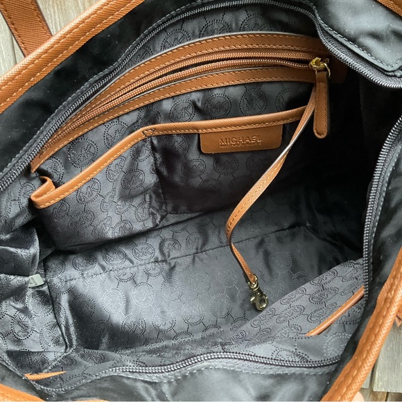 Michael Kors Shoulder Bag - Picture 5 of 7